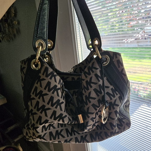 Michael Kors Black and Tan Women's Bag - Picture 2 of 13